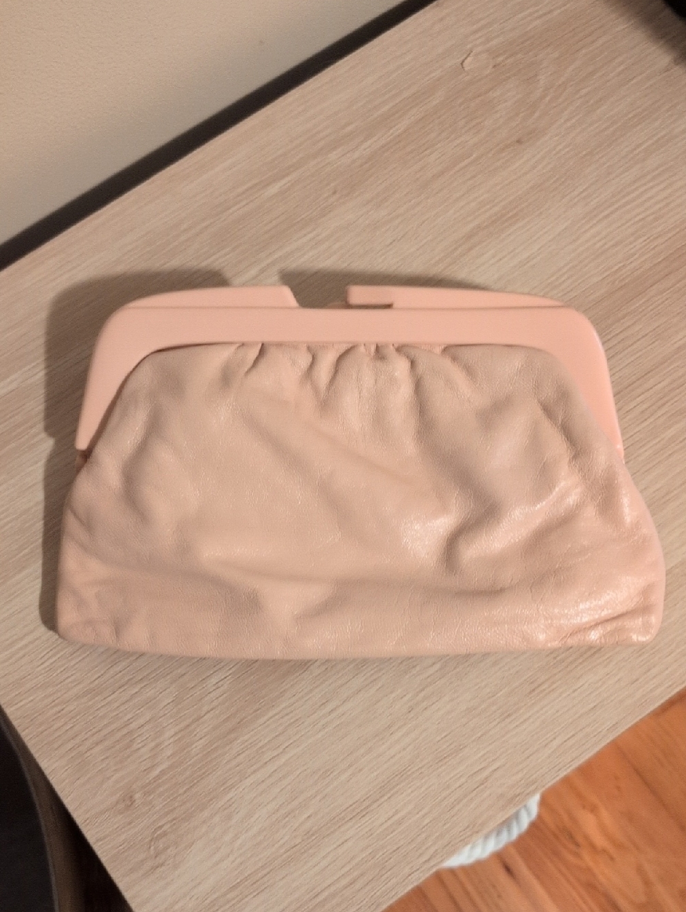 Vintage Soft Peach Leather Women’s Frame Clutch Made In Italy Like New